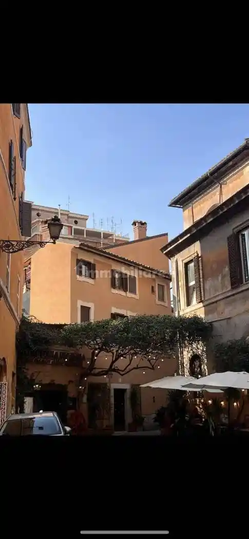 Palazzo - Edificio in vendita a Roma