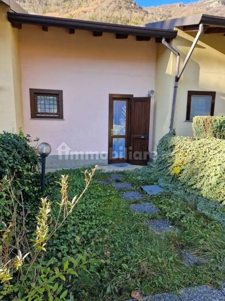 Villetta a schiera in vendita a Val Brembilla