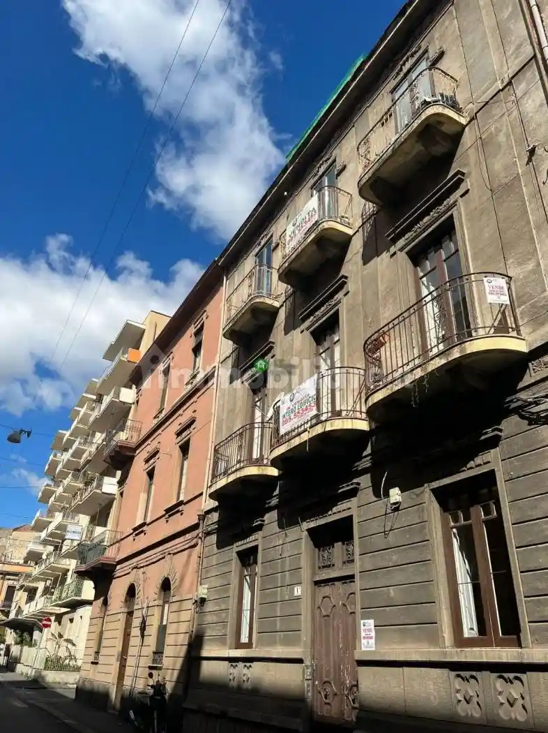 Palazzo - Edificio in vendita a Catania