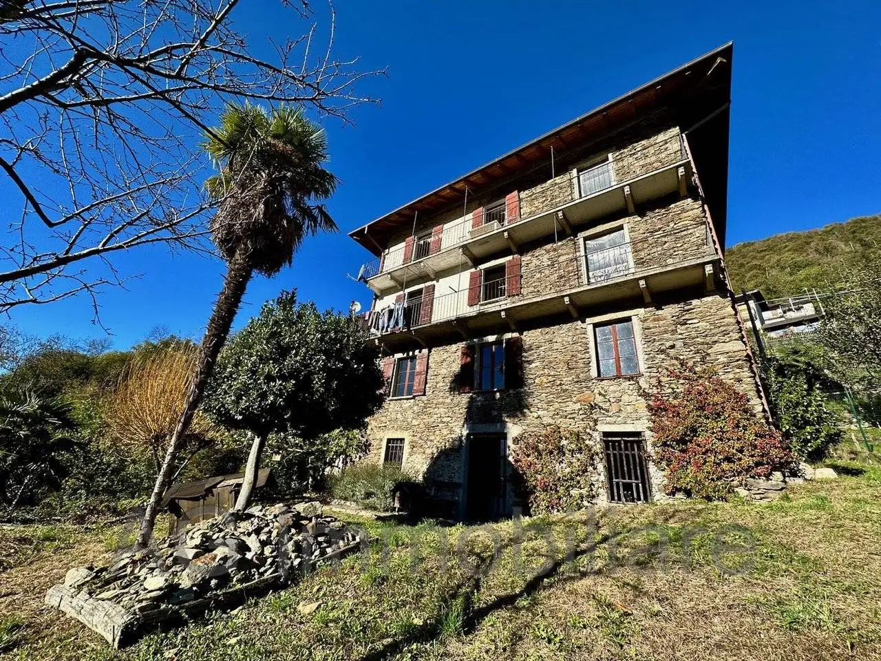 Villa in vendita a Caprezzo