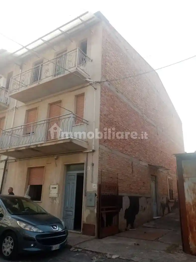 Palazzo - Edificio in vendita a Mileto