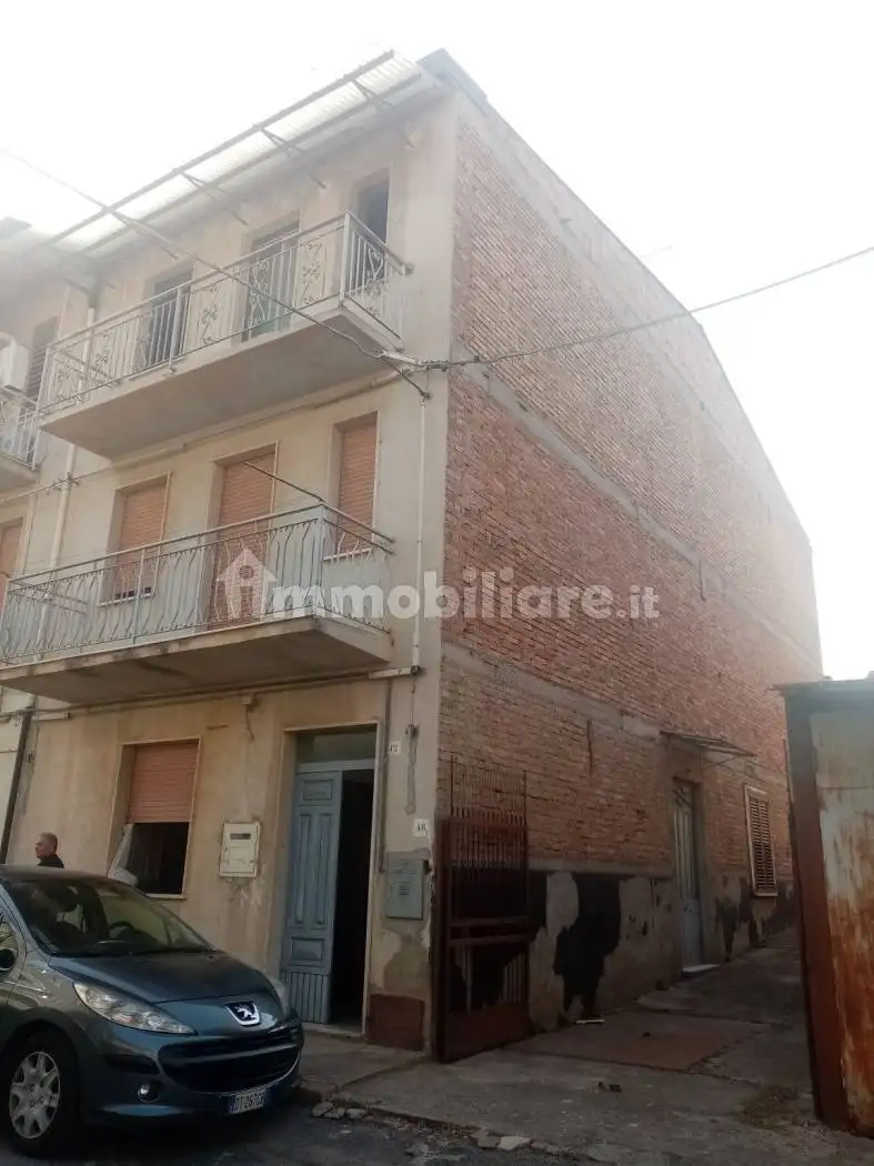 Palazzo - Edificio in vendita a Mileto