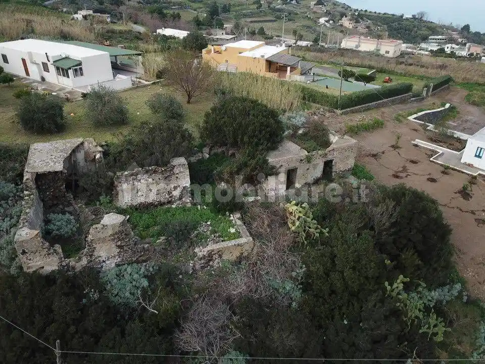 Rustico - Casale in vendita a Malfa