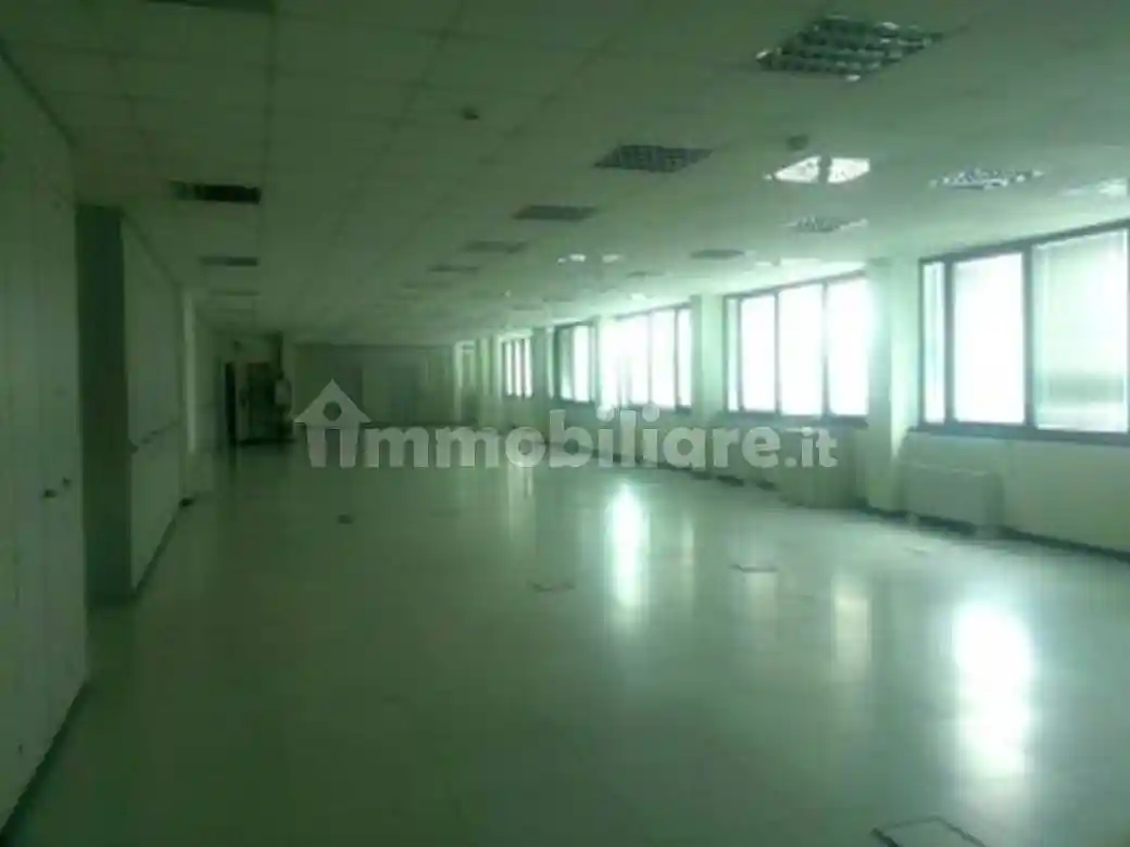 Palazzo - Edificio in Affitto - foto 2