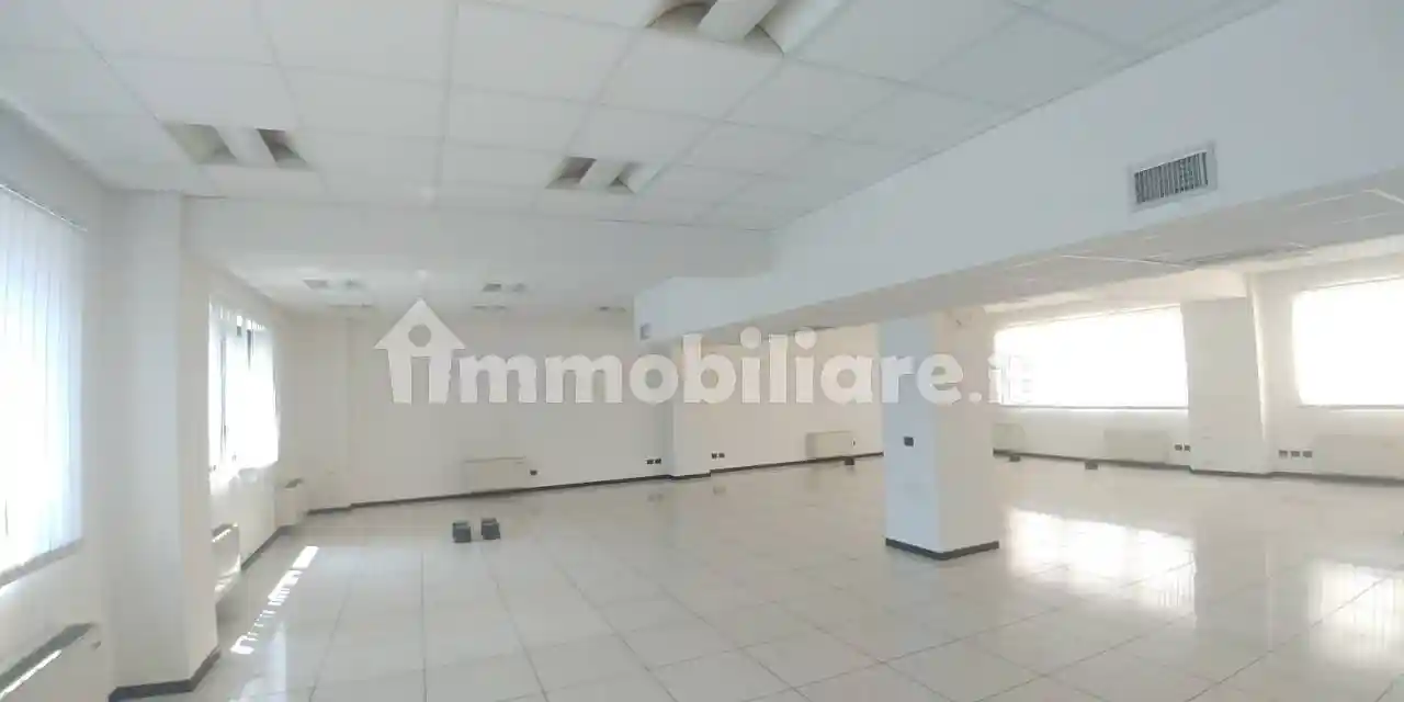 Palazzo - Edificio in affitto a Milano