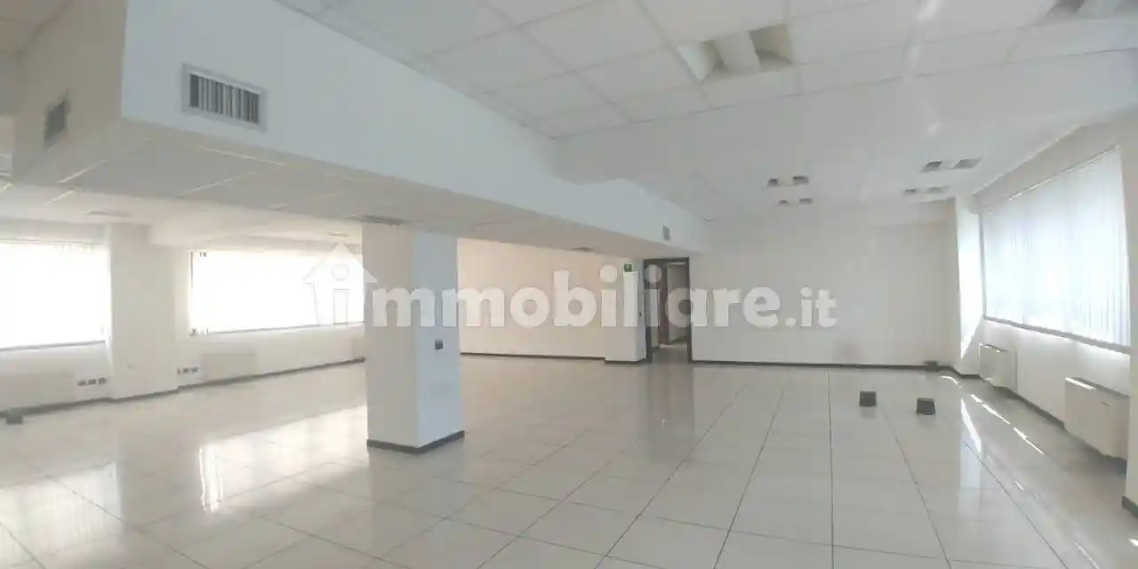 Palazzo - Edificio in affitto a Milano