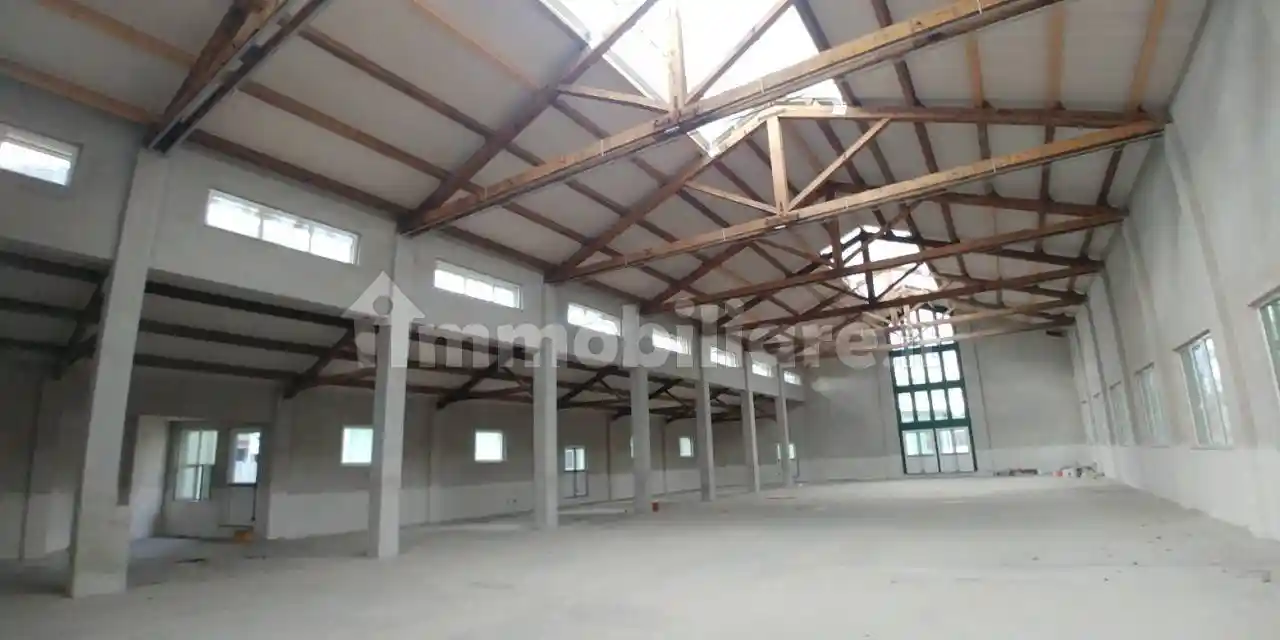 Palazzo - Edificio in Affitto - foto 3