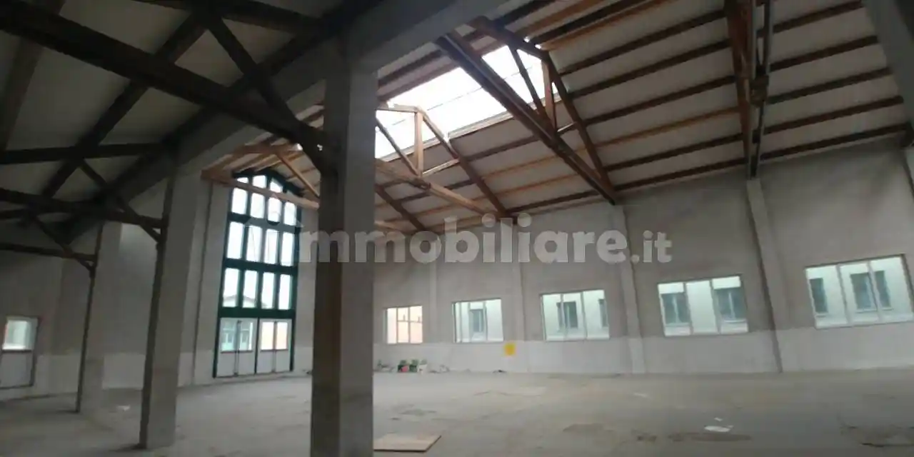 Palazzo - Edificio in Affitto - foto 4