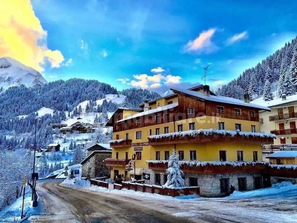 Palazzo - Edificio in vendita a Valleve