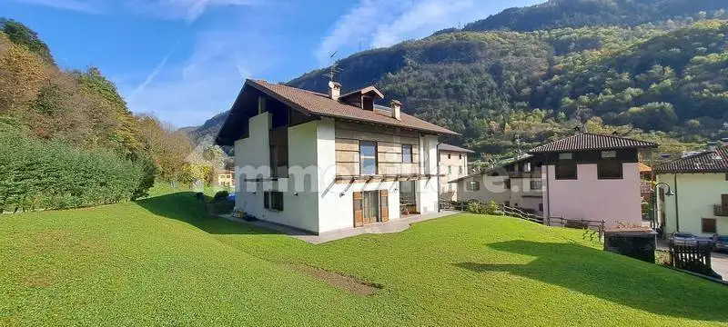 Casa indipendente in vendita a Pieve di Bono-Prezzo