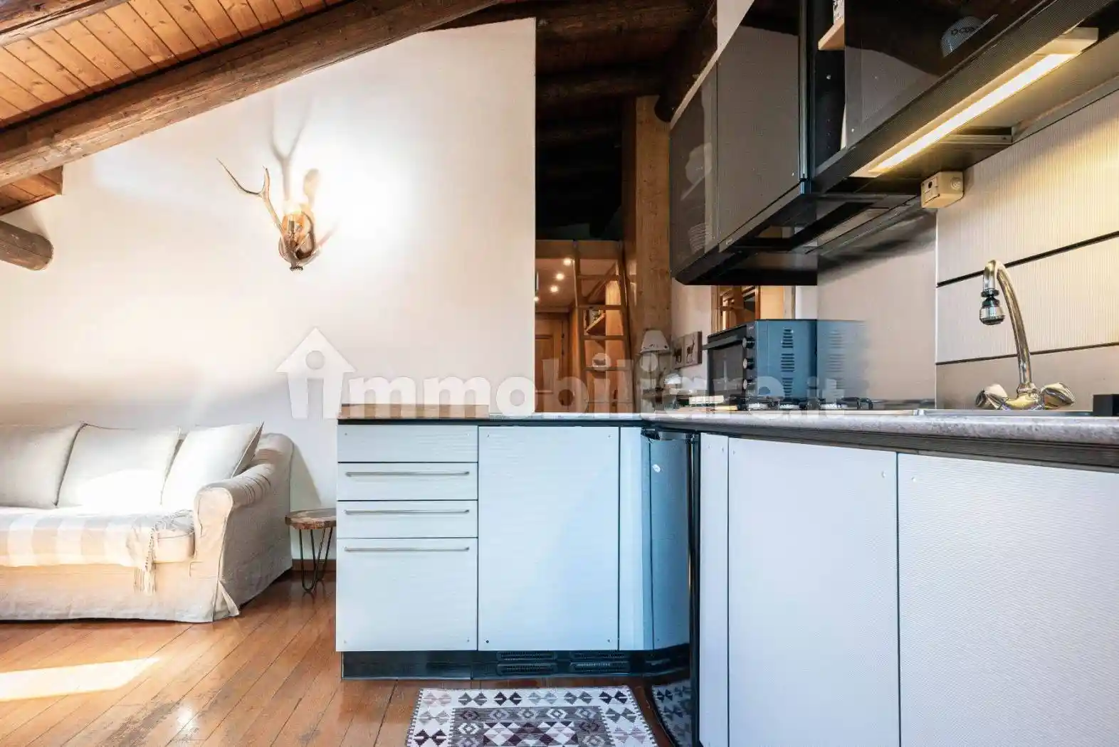 Palazzo - Edificio in Affitto - foto 2