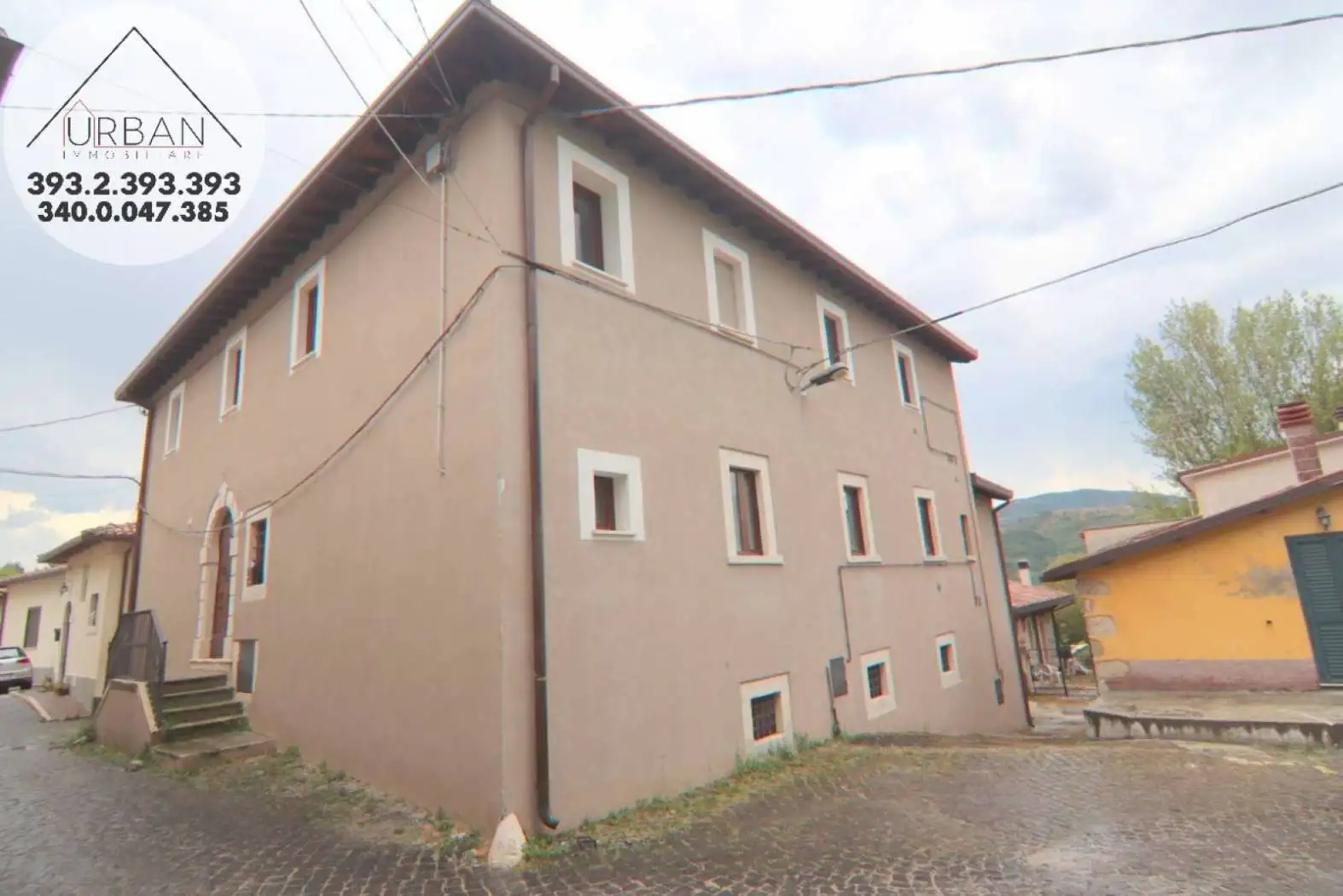 Palazzo - Edificio in vendita a Barete