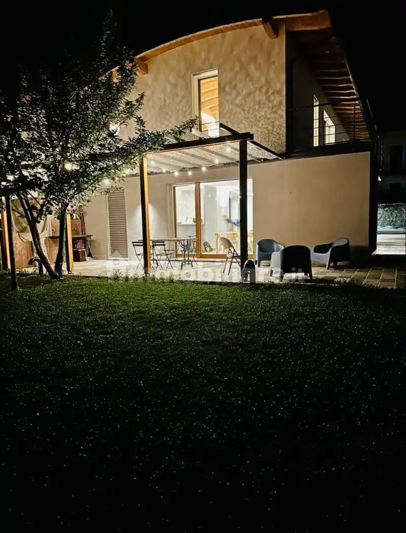 Villa in affitto a Angera