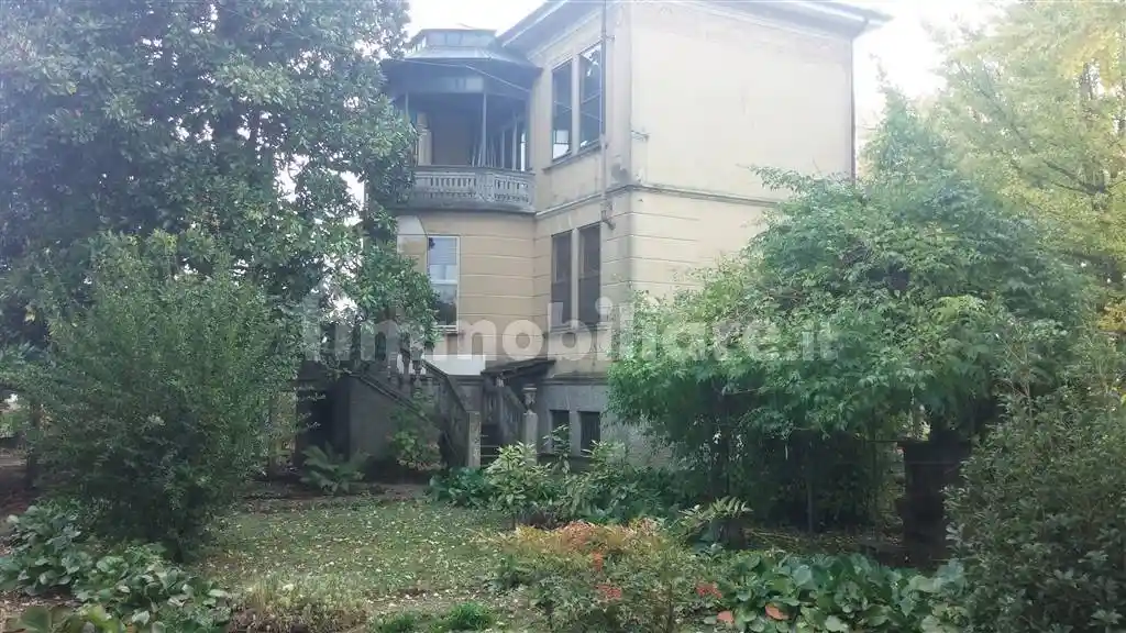 Casa indipendente in vendita a Sale