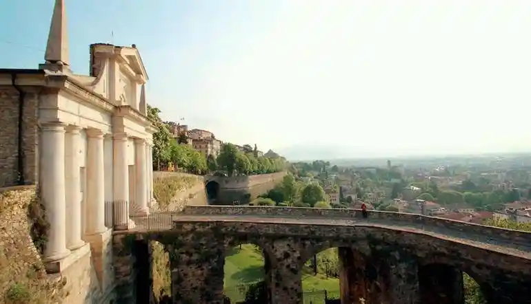 Palazzo - Edificio in vendita a Bergamo