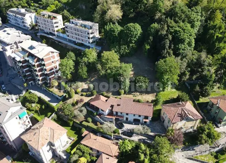 Villa in vendita a Como