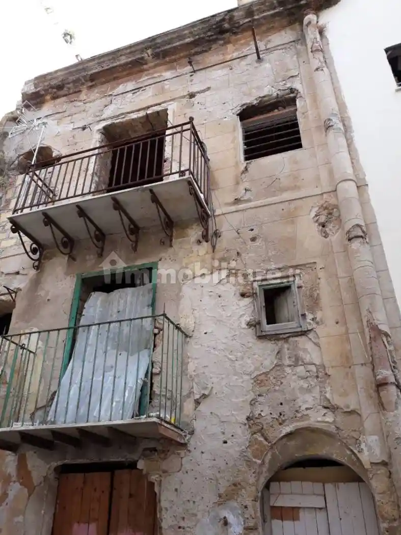 Palazzo - Edificio in vendita a Palermo